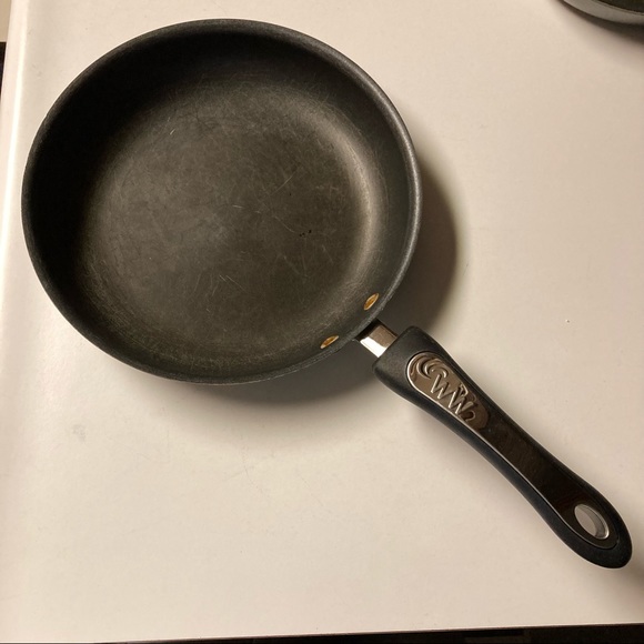 Pair of 8" & 10" Weight Watcher Aluminum Frying Pans - Picture 4 of 16